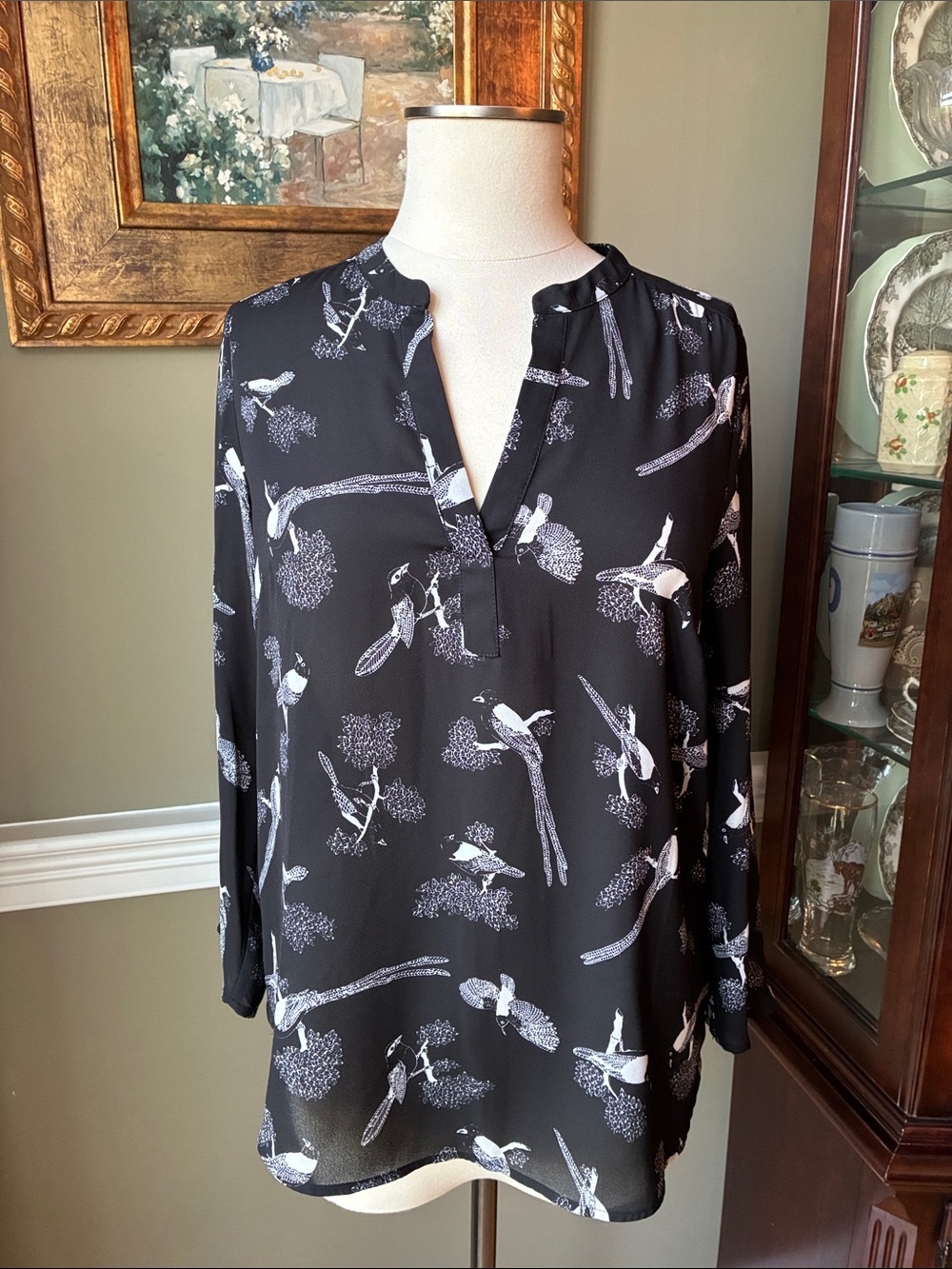 Gibson Latimer Black and White Bird Pattern Blouse Size Small